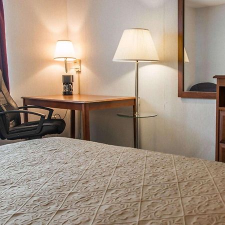 Quality Inn Hudsonville South Екстериор снимка