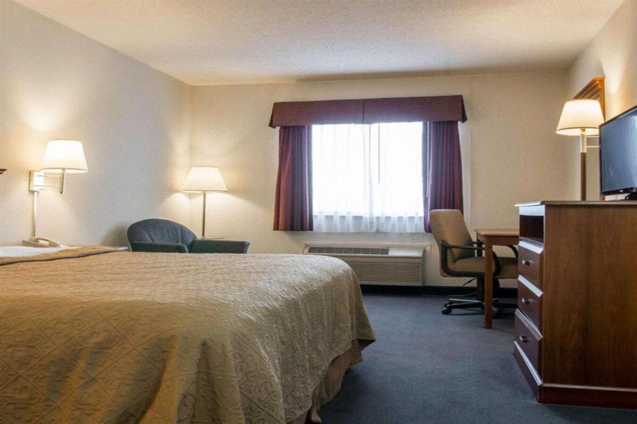 Quality Inn Hudsonville South Екстериор снимка