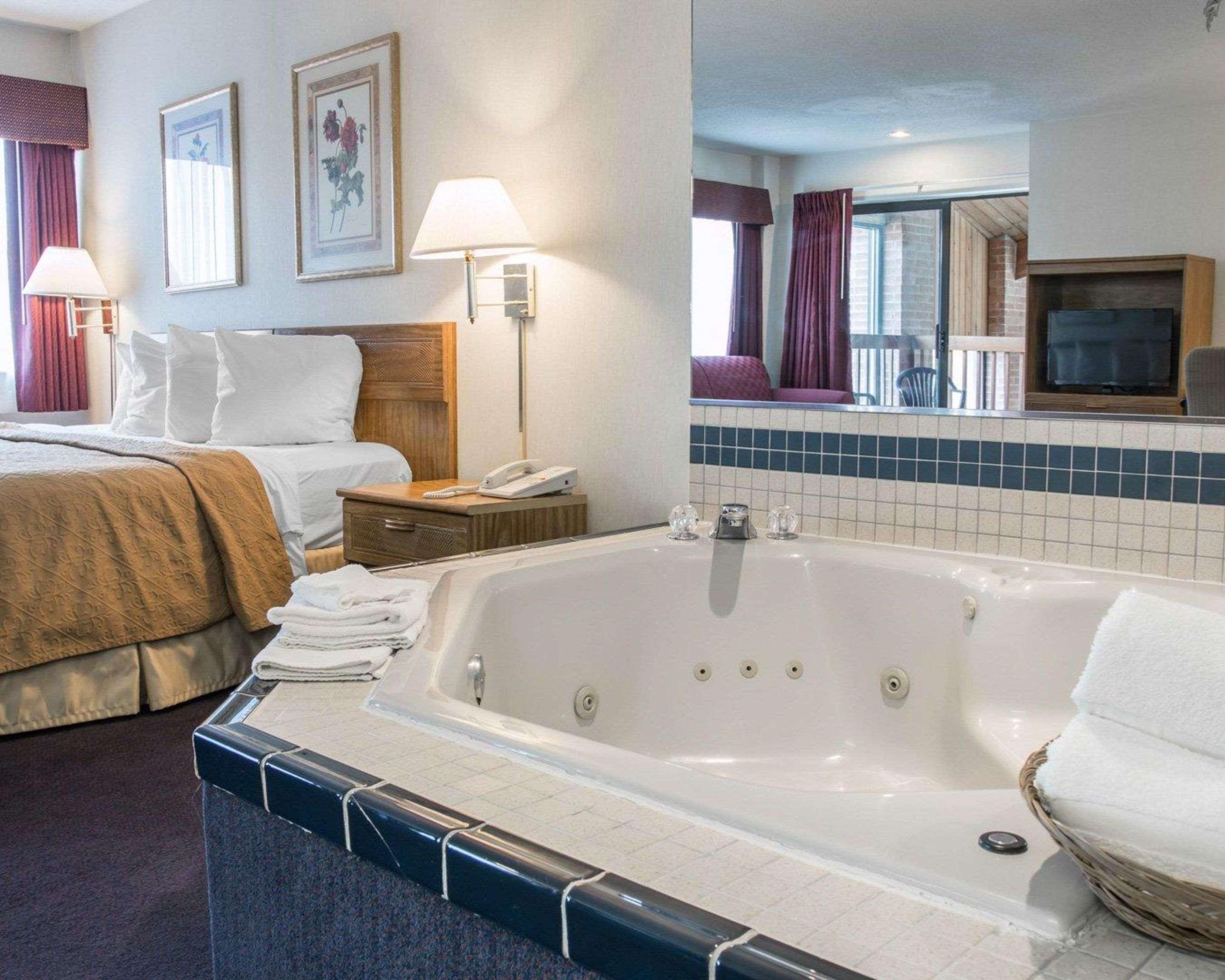 Quality Inn Hudsonville South Екстериор снимка