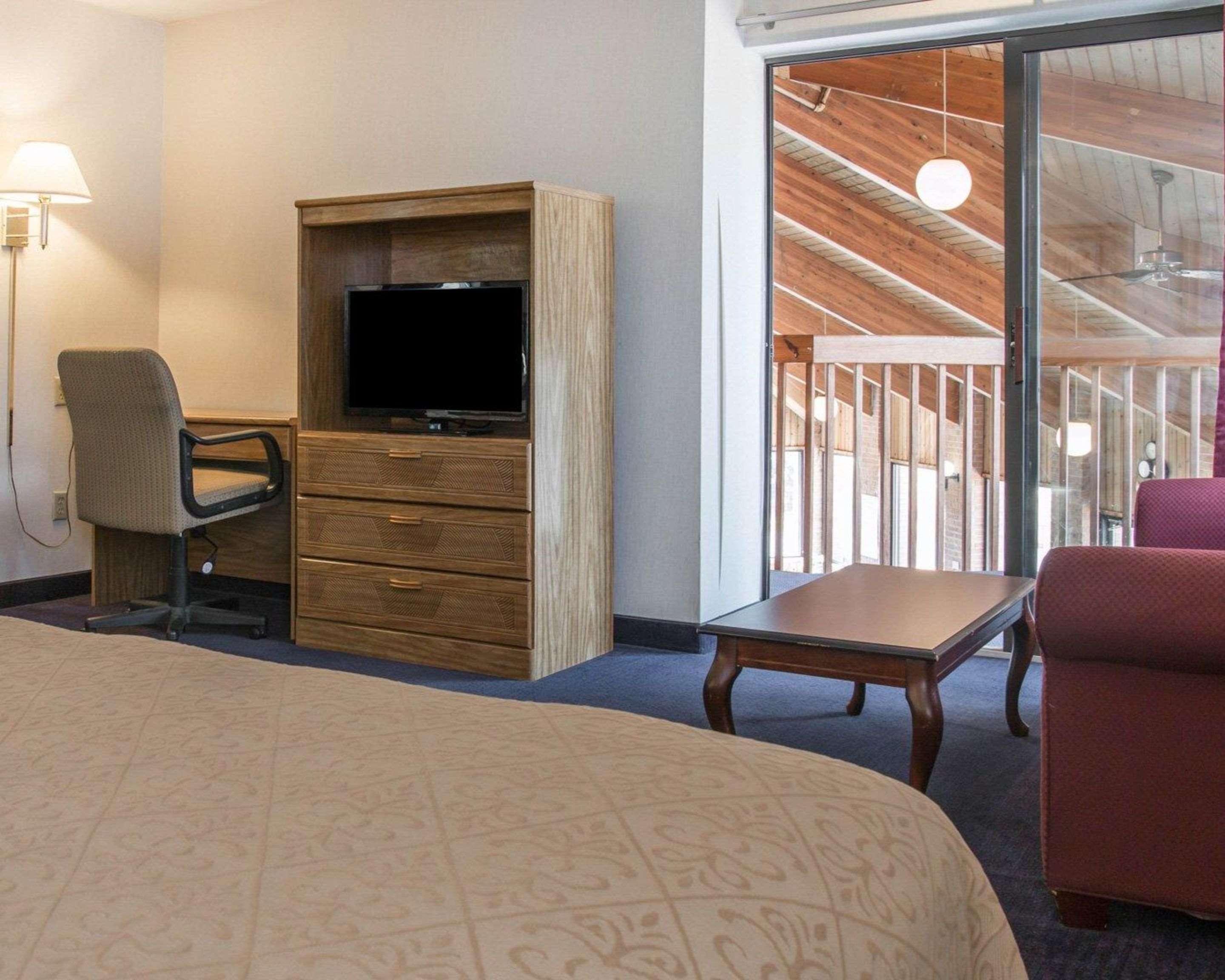 Quality Inn Hudsonville South Екстериор снимка