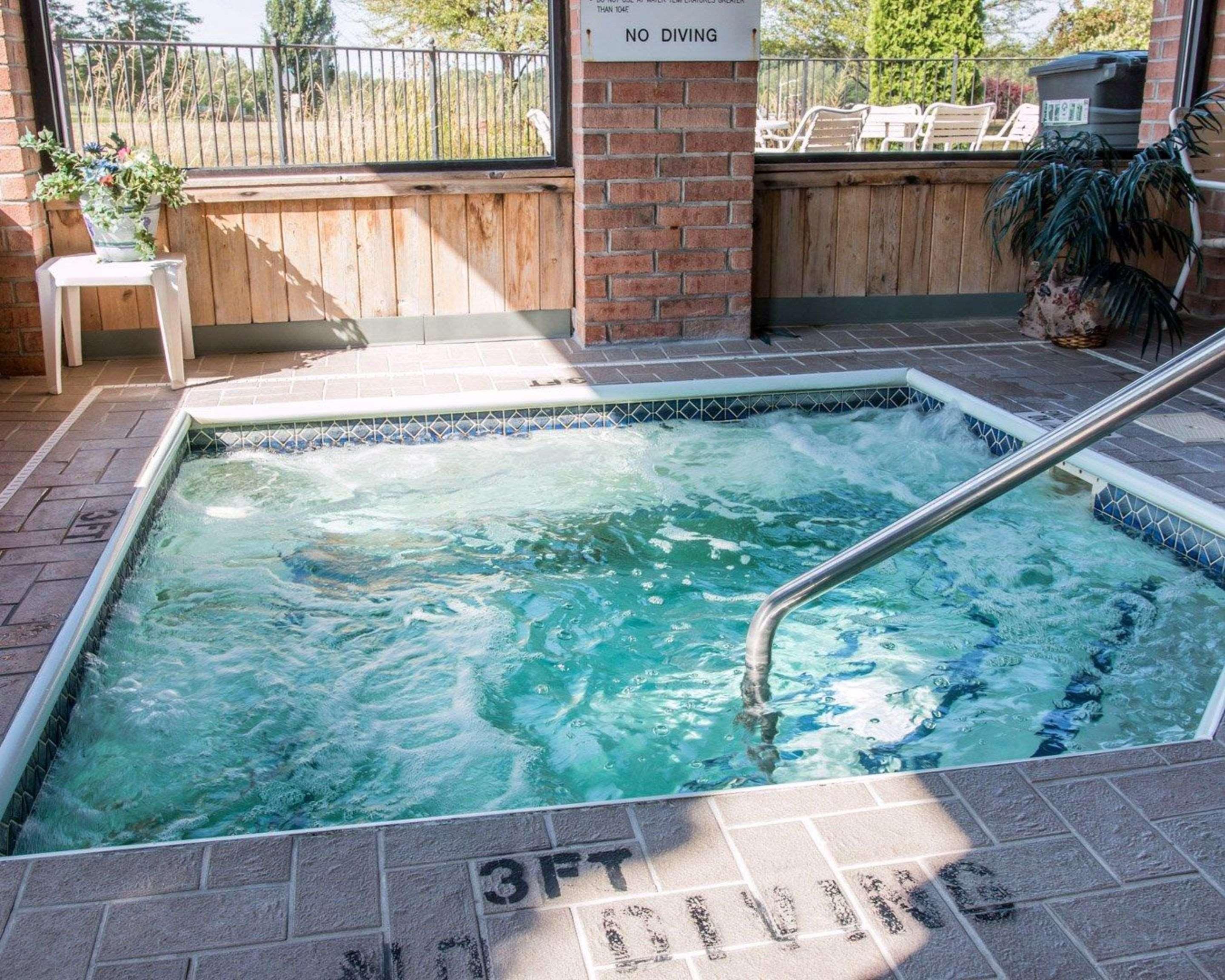 Quality Inn Hudsonville South Екстериор снимка