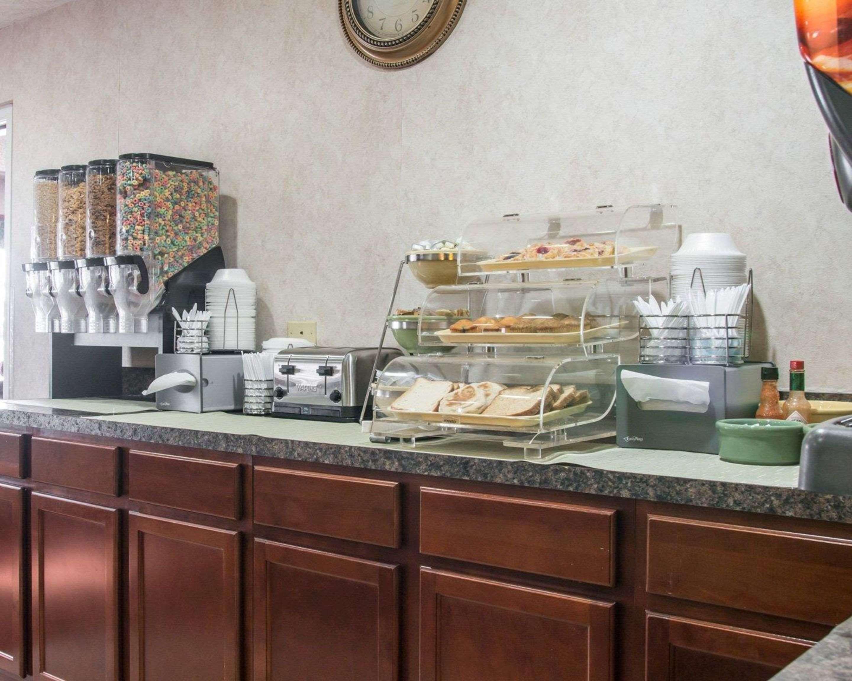 Quality Inn Hudsonville South Екстериор снимка