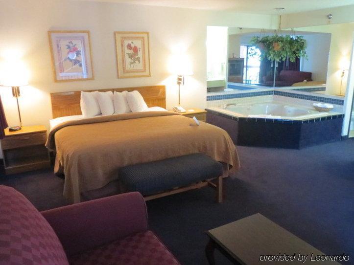 Quality Inn Hudsonville South Екстериор снимка