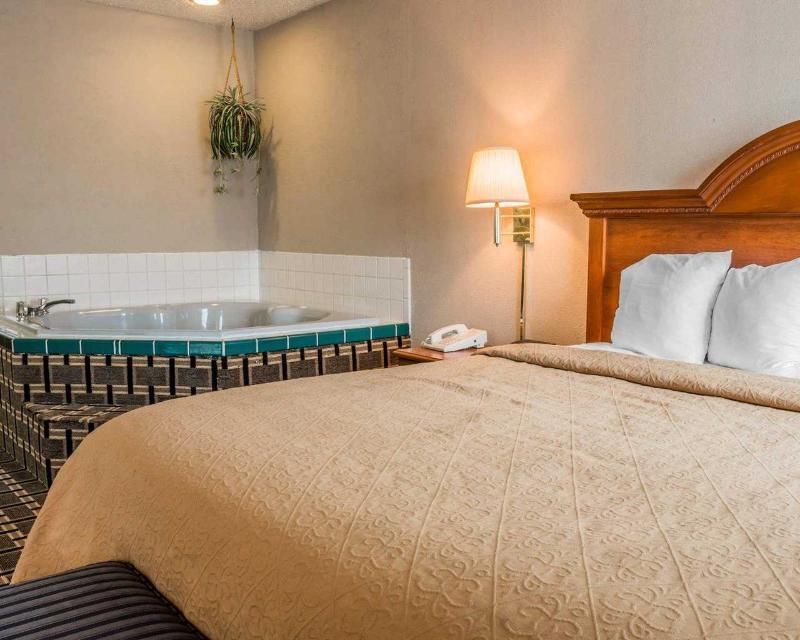 Quality Inn Hudsonville South Екстериор снимка