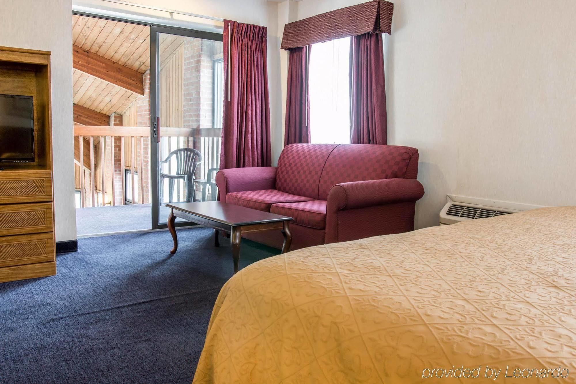 Quality Inn Hudsonville South Екстериор снимка